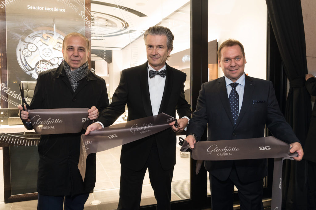 Glashütte Original Eröffnung der Boutique in Wien: CEO Thomas Meier (mitte) mit Helmut Saller (links) und Andreas Zechner (rechts)