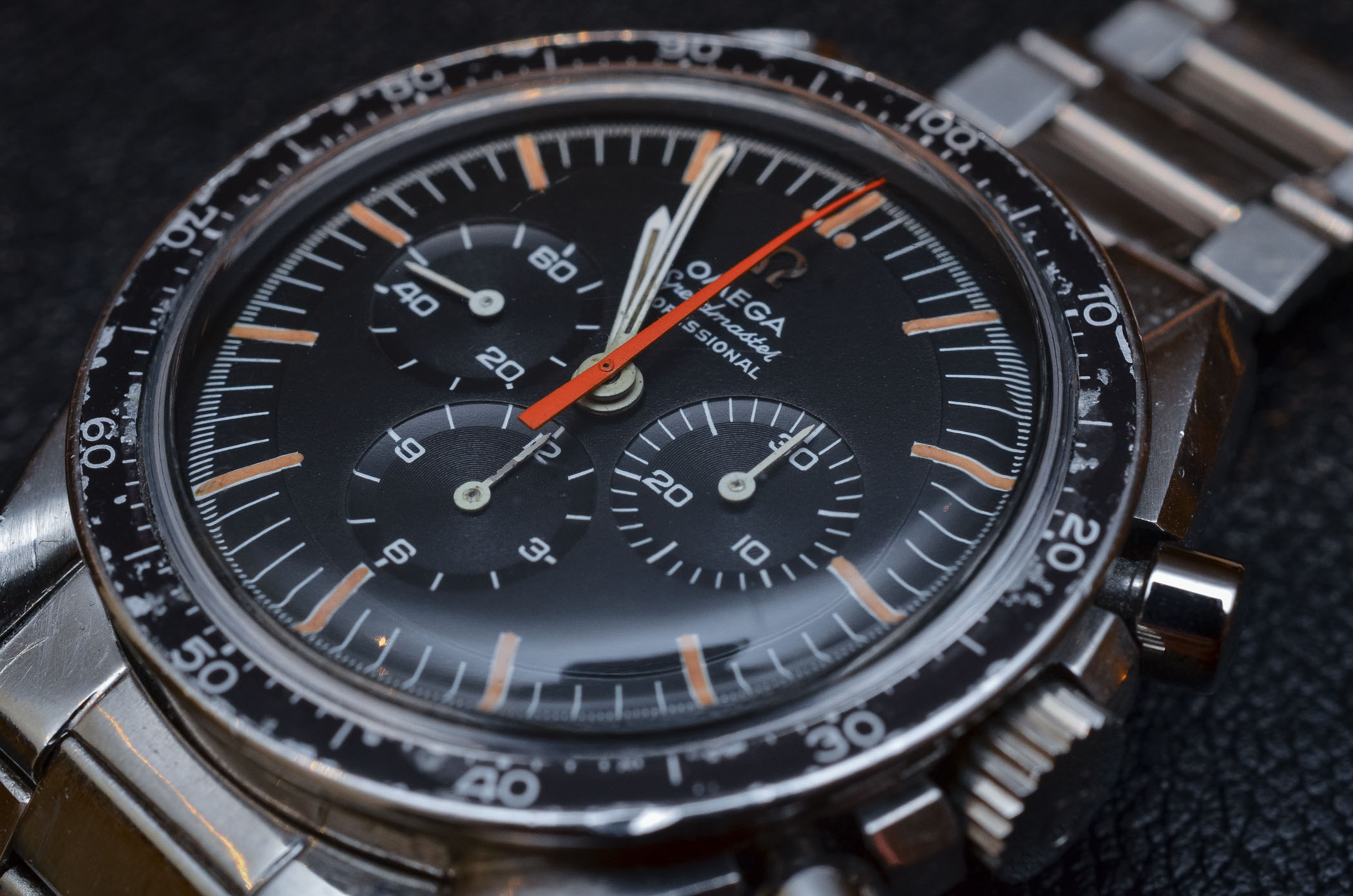 Omega speedmaster online ultraman 1968