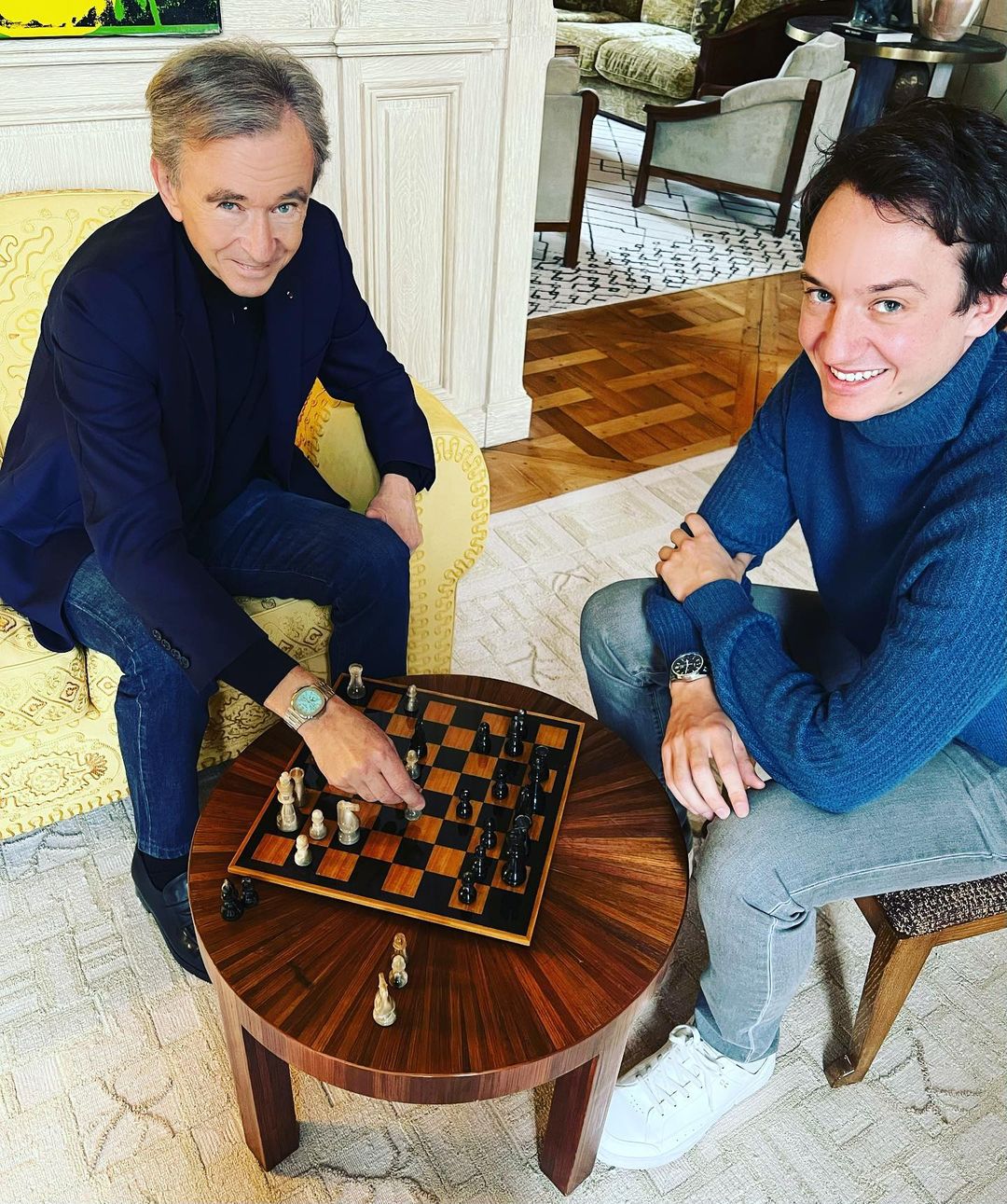 Spotted – Bernard Arnault, Owner of LVMH, With a Unique Tiffany-Blue Patek  Philippe Nautilus Perpetual 5740 - WATCHLOUNGE