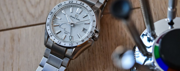 Hands-on – The Grand Seiko Mist Flake GMT SBGE285 Has A LOT To Offer -  WATCHLOUNGE